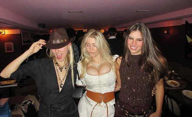 Бурный роман Джереми Рейнберда с актрисой Шэрон Хорган вдохновил ее на создание хитовой комедии Channel 4 «Катастрофа» о хаосе современных отношений