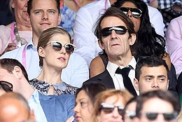 Розамунд Пайк, похоже, проговорилась о тайном замужестве со своим партнером, с которым она живет 16 лет – назвав его «мужем» в новом интервью на этой неделе