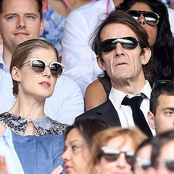 Розамунд Пайк, похоже, проговорилась о тайном замужестве со своим партнером, с которым она живет 16 лет – назвав его «мужем» в новом интервью на этой неделе