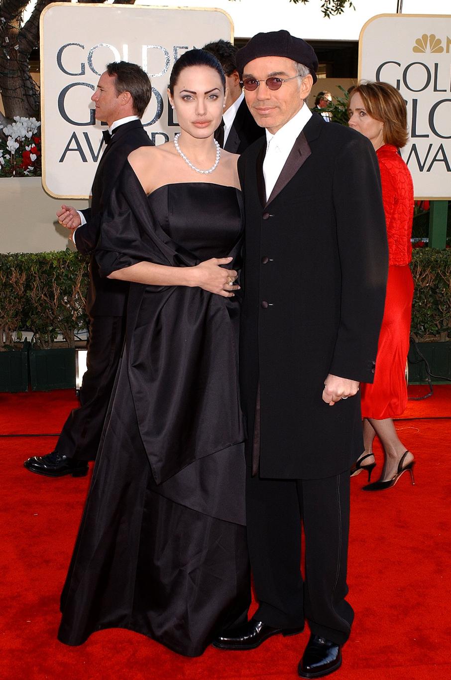 Билли Боб Торнтон и Анджелина Джоли на красной дорожке «Золотого глобуса» 2002.