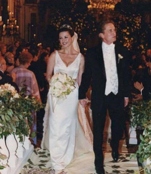 Валлийская актриса и голливудская икона казались несовместимыми из-за 25-летней разницы в возрасте, когда пышно поженились в Нью-Йорке в 2000 году.