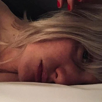 Элисон Судол, бывшая подруга Дэвида Харбора, вновь высказалась о разрыве и страхе показаться ‘обиженной женщиной’