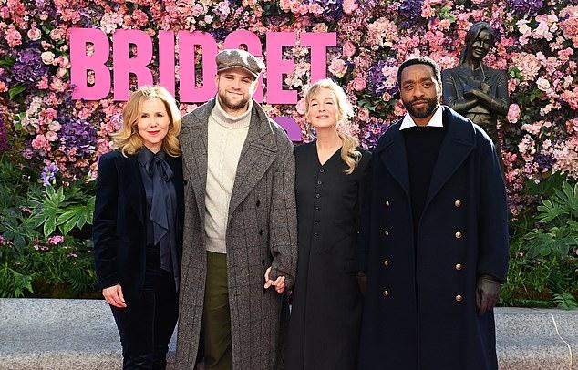 Рене Зеллвегер встретилась с Лео Вудаллом, Чиветелом Эджиофором, коллегами по фильму «Бриджит Джонс: Без ума от мальчика» (2025), а также Салли Филлипс.