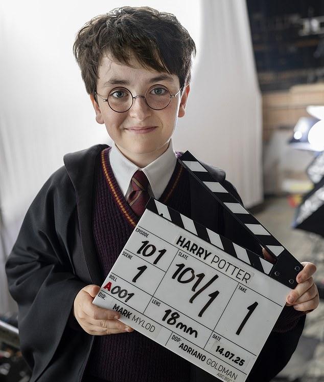 Даниэль Рэдклифф передал эстафету 11-летнему Доминику Маклафлину, новому Гарри Поттеру в ТВ-адаптации, трогательным письмом поддержки.