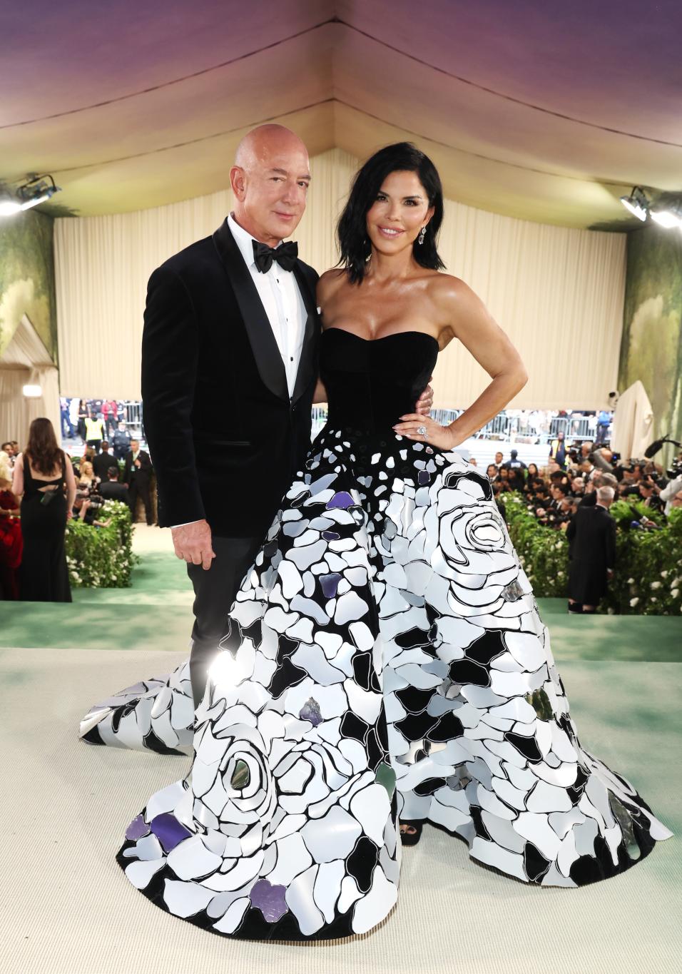 Джефф Безос и Лорен Санчес Безос названы главными спонсорами Met Gala 2026: как это повлияет на Бал Института костюма