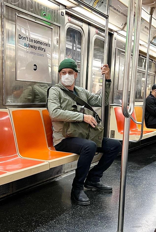 Месяц назад актер из "Форреста Гампа", обладатель $400 млн, поразил фанатов тайной поездкой в метро.