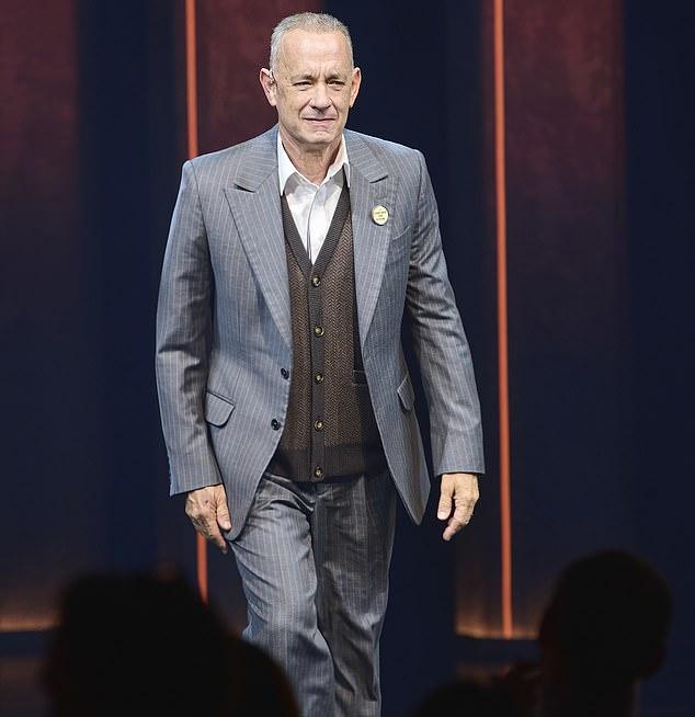 Хэнкс активно работает над новой ролью в офф-Бродвейском спектакле "Этот мир завтрашнего дня", премьера которого состоялась во вторник в Нью-Йорке.