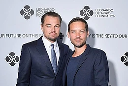 Леонардо Ди Каприо и его лучший друг Тоби Магуайр веселились до глубокой ночи в Лондоне