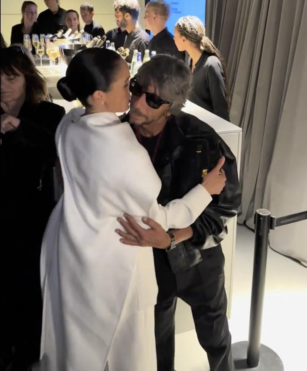 Меган Маркл и директор Balenciaga сфотографировались вместе.