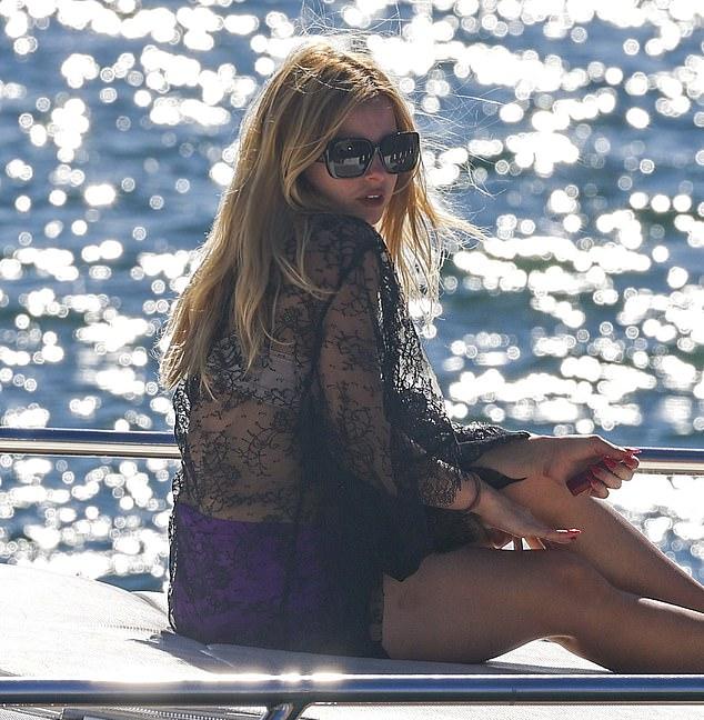 Эддисон Рей максимально наслаждается теплой погодой Сиднея