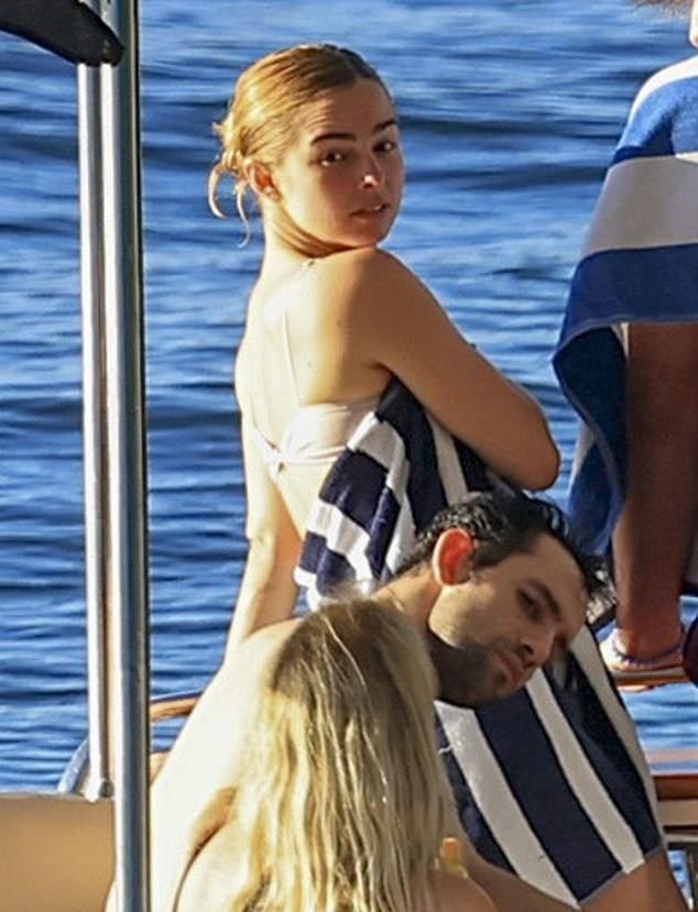 Эдисон Рей отлично проводит время под сиднейским солнцем.