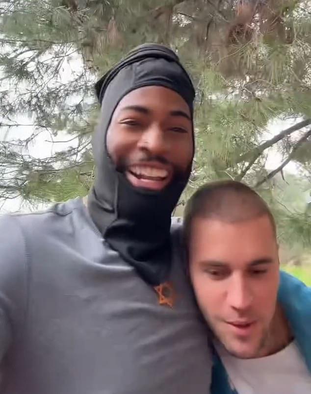 Певица, недавно пережившая жуткую травму, появилась в вирусном TikTok-видео, оказывая помощь.