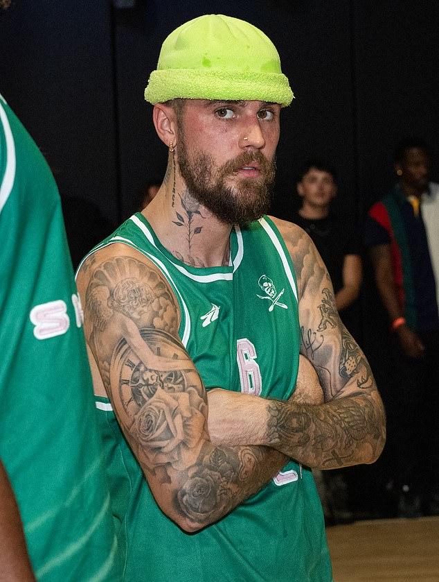 Недавно он участвовал в The League — эксклюзивном баскетбольном клубе для знаменитостей и брендов. Его видели там в октябре в Л.А.