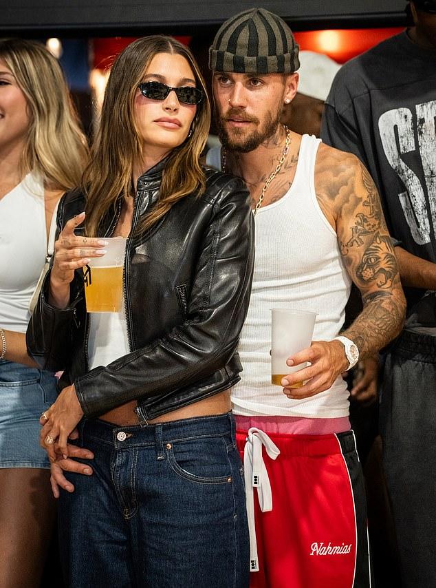 Рон добавил: жена Джастина Хейли (с 2018 года) поддерживает его на играх. В августе пару заметили в Лос-Анджелесе.