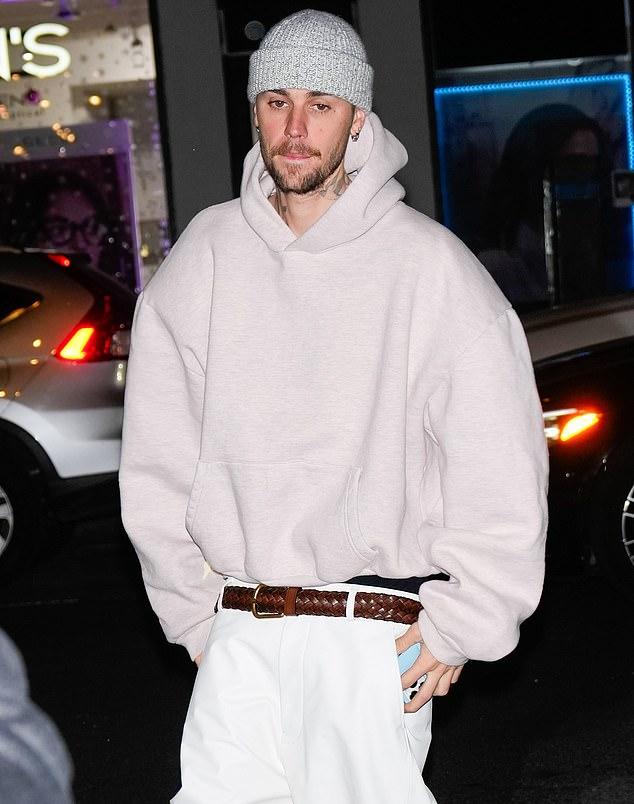 В феврале в Нью-Йорке 31-летний Джастин Бибер пришел на помощь застрявшему водителю на оживленной дороге. Трогательный момент сняли на камеру.