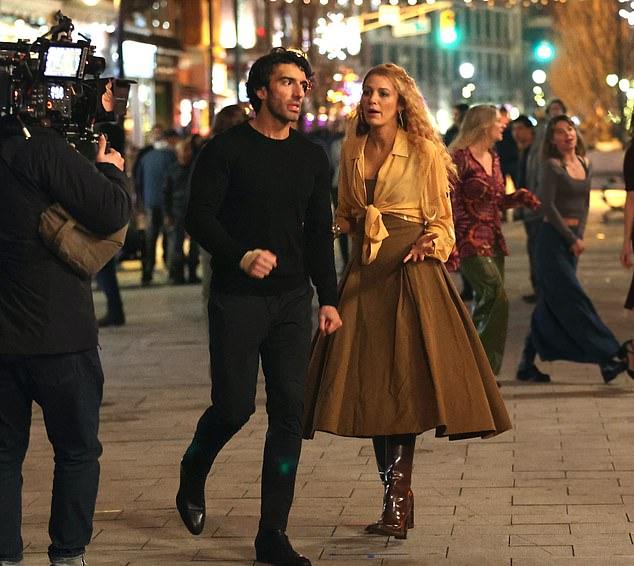 Гувер призналась, что сейчас не написала бы «It Ends with Us» из-за критики и иска. Ей стыдно за книгу, которую она теперь не может рекомендовать.