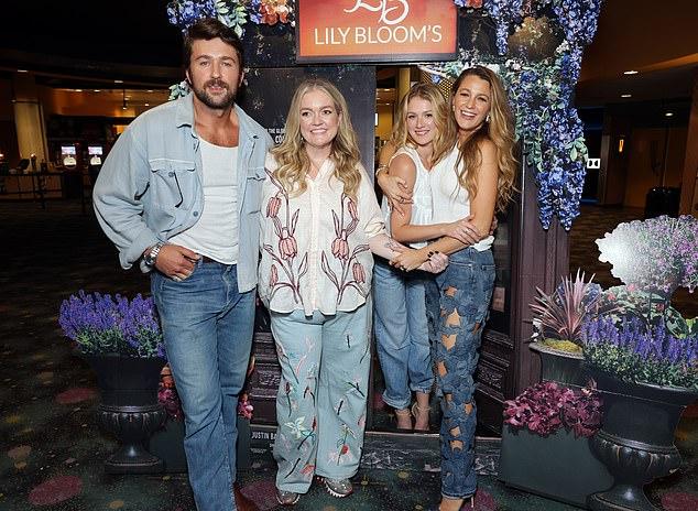 На фото Гувер со звёздами Лайвли, Брэндоном Скленар и Исабелой Феррер в июне 2024.