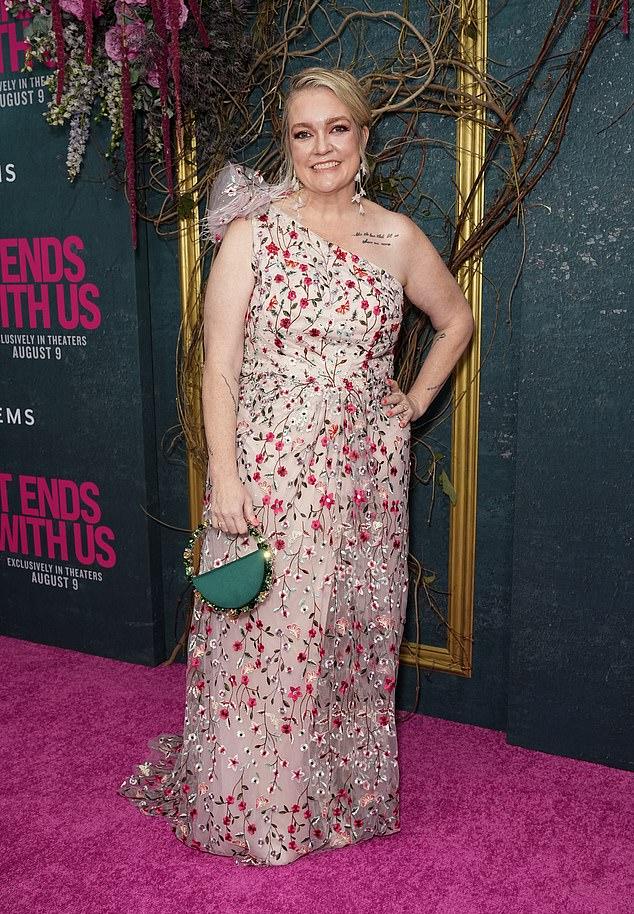 45-летняя писательница ELLE: 'Это как цирк, но затронуты реальные люди и их чувства. Карьеры актеров сильно пострадали. Просто грустно'.