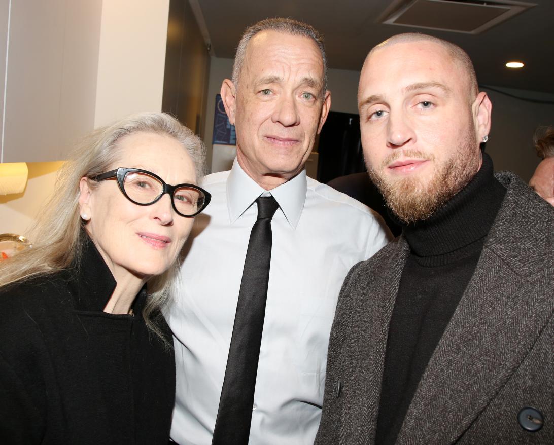 Мерил Стрип, Том Хэнкс и Чет Хэнкс позировали за кулисами на премьере "Этот мир завтрашнего дня".