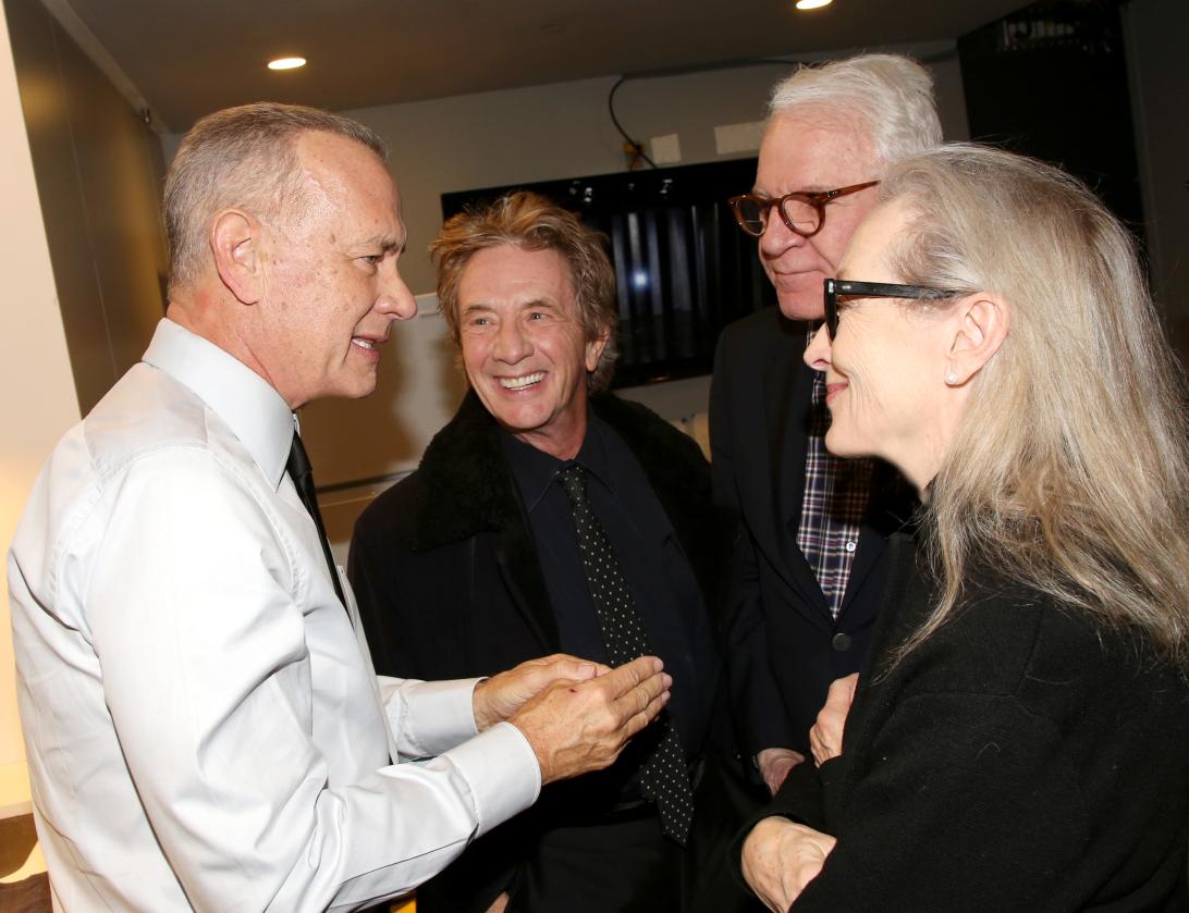 Невероятное созвездие: Том Хэнкс, Мартин Шорт, Стив Мартин и Мерил Стрип беседуют за кулисами.