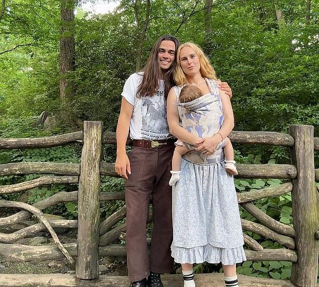 Румер Уиллис «от души поплакала в лесу» в среду из-за тягот одиночного материнства с двухлетней дочерью Луэттой