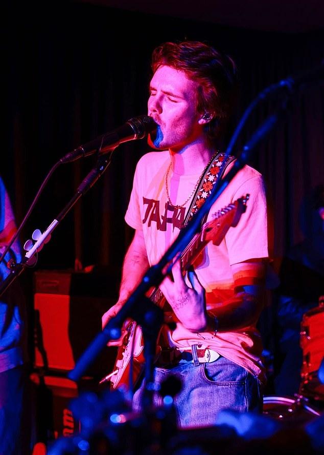 Круз дал концерт для близких в старом Laylow (Ноттинг-Хилл), некогда культовом месте звезд: Рианна, Мадонна, Кейт Мосс, Мик Джаггер.