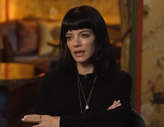 Лили Аллен призналась: её дочери пережили ту же боль, что и она, из-за скандального развода с Дэвидом Харбором.