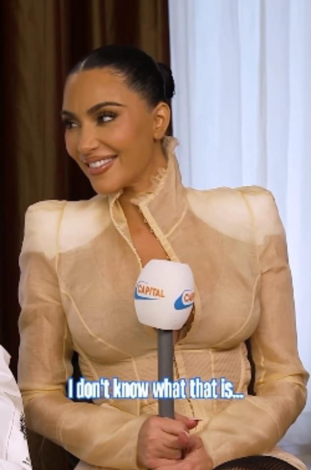 "Я не знаю, что это," — продолжила Ким, пока Сара не добавила: "Я не знаю, что такое запеченный картофель."