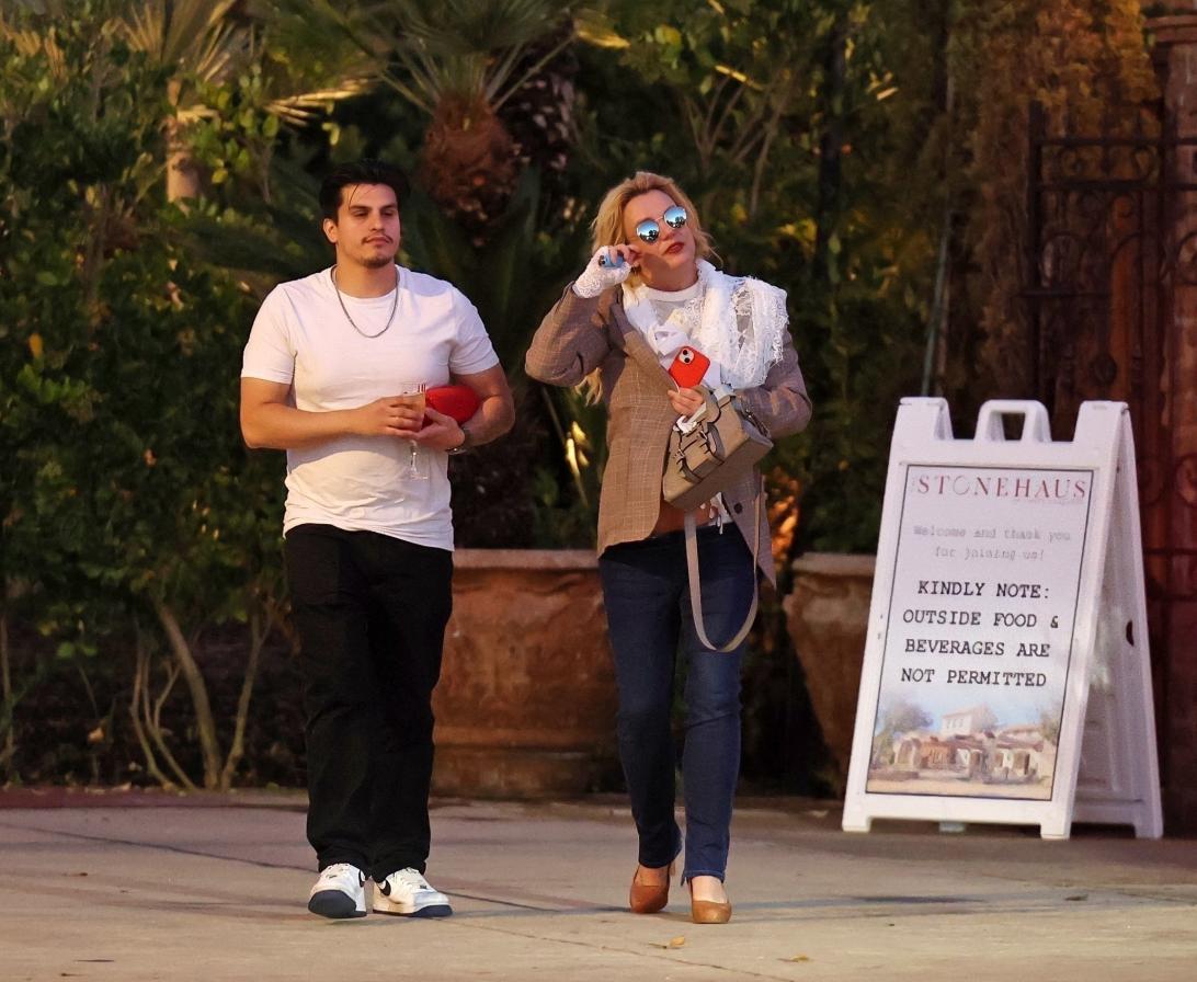 Бритни Спирс, как сообщается, перестала выходить на связь с близкими на фоне её «тревожного» поведения