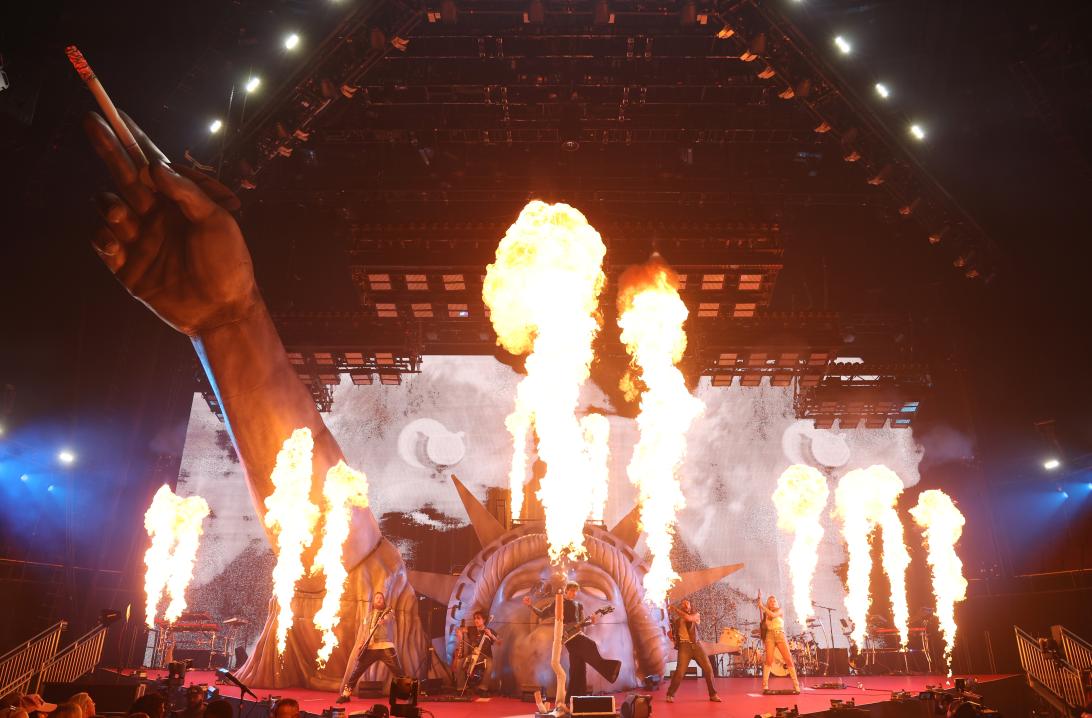 MGK посвятил шоу «Lost Americana» своим дочерям