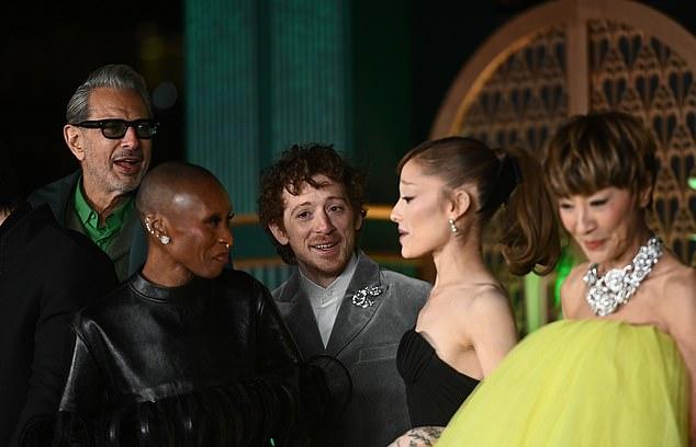 Ариана Гранде и Итан Слейтер развеяли слухи о расставании на премьере «Злой: Во имя добра» спустя год после того, как он оставил жену