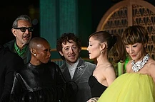 Ариана Гранде и Итан Слейтер развеяли слухи о расставании на премьере «Злой: Во имя добра» спустя год после того, как он оставил жену