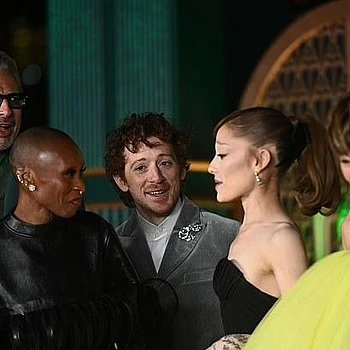 Ариана Гранде и Итан Слейтер развеяли слухи о расставании на премьере «Злой: Во имя добра» спустя год после того, как он оставил жену