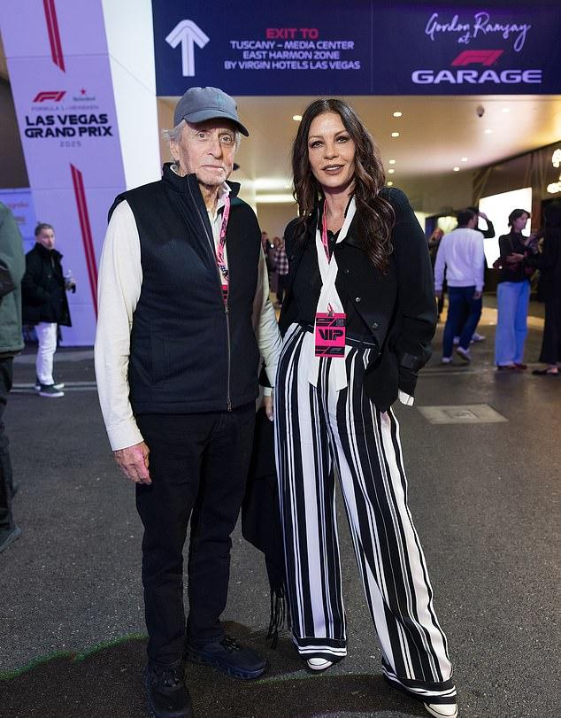 Трассу Лас-Вегас-Стрип посетили голливудская легенда Майкл Дуглас и его супруга Кэтрин Зета-Джонс.