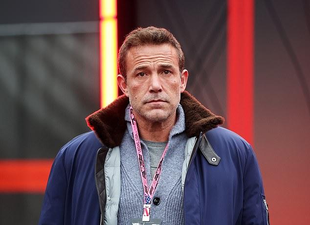 В пятницу 53-летний Бен Аффлек был задумчив на Гран-при Формулы-1 на трассе Лас-Вегас-Стрип.