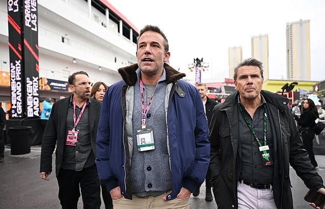 Бен Аффлек был замечен задумчивым на Гран-при Формулы-1 в Лас-Вегасе