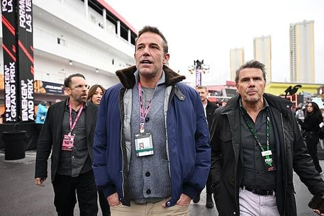 Бен Аффлек был замечен задумчивым на Гран-при Формулы-1 в Лас-Вегасе