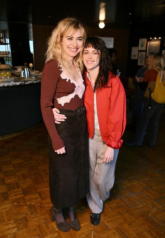 Имоджен Путс и её коллега Кристен Стюарт посетили спецпоказ их фильма «Хронология воды» в Лондоне в субботу.