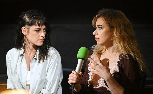 Сияющая пара позировала для фото и давала интервью на сцене Брайони Хэнсон, директору по кино Британского Совета.