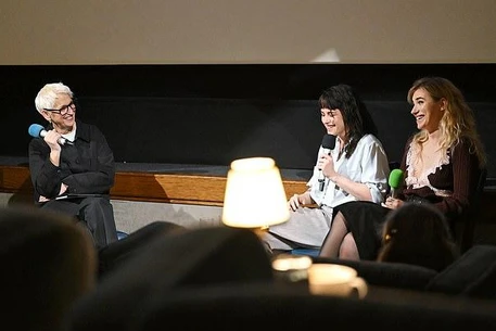 Кристен Стюарт и Имоджен Путс на специальном показе фильма «Хронология воды»