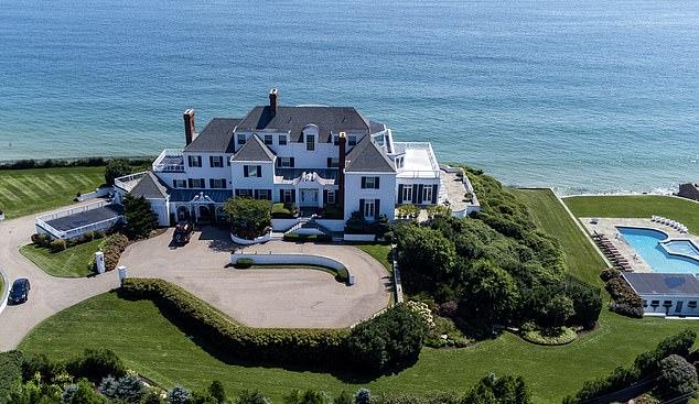 The U.S. Sun: обладательница "Грэмми" планирует превратить свое прибрежное поместье в роскошный цветочный рай.