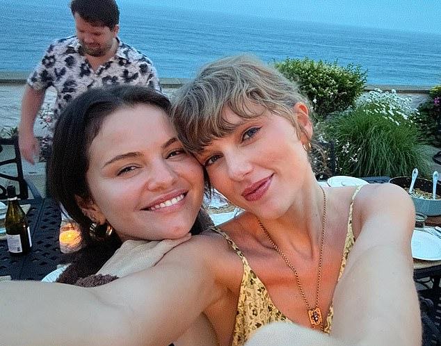 В начале месяца стали известны некоторые подружки невесты певицы накануне ее долгожданной свадьбы.