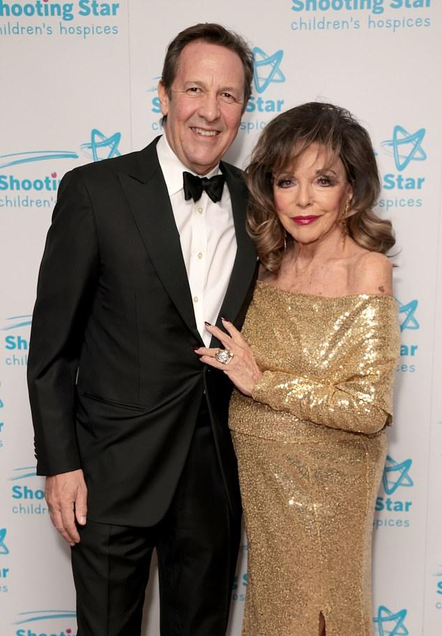 Звезда "Династии" позировала с пятым мужем, 60-летним продюсером и актером Перси, с которым она в браке с 2002 года.