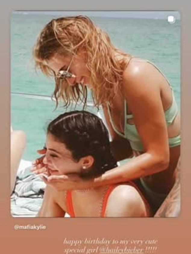 Телеведущая поздравила Хейли Бибер в сообщении: «С днем рождения мою очень милую, особенную девочку @haileybieber!!!!!»