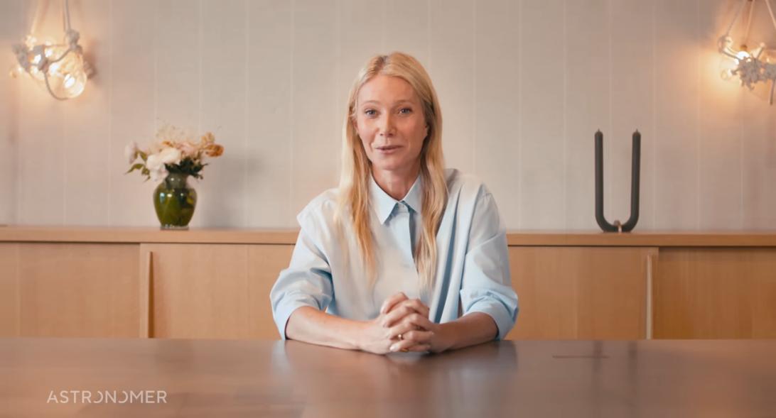 Райан Рейнольдс рассказал, как он привлек Гвинет Пэлтроу к остроумному социальному ролику компании Astronomer после вирусного скандала с «камерой для поцелуев» на концерте Coldplay