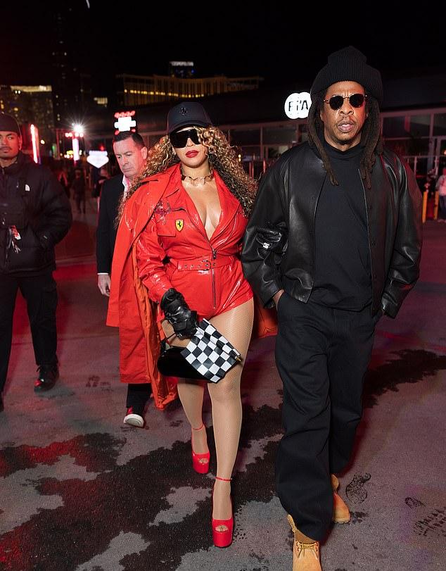 Бейонсе привлекла всеобщее внимание, появившись на Гран-при Формулы-1 в Лас-Вегасе в субботу