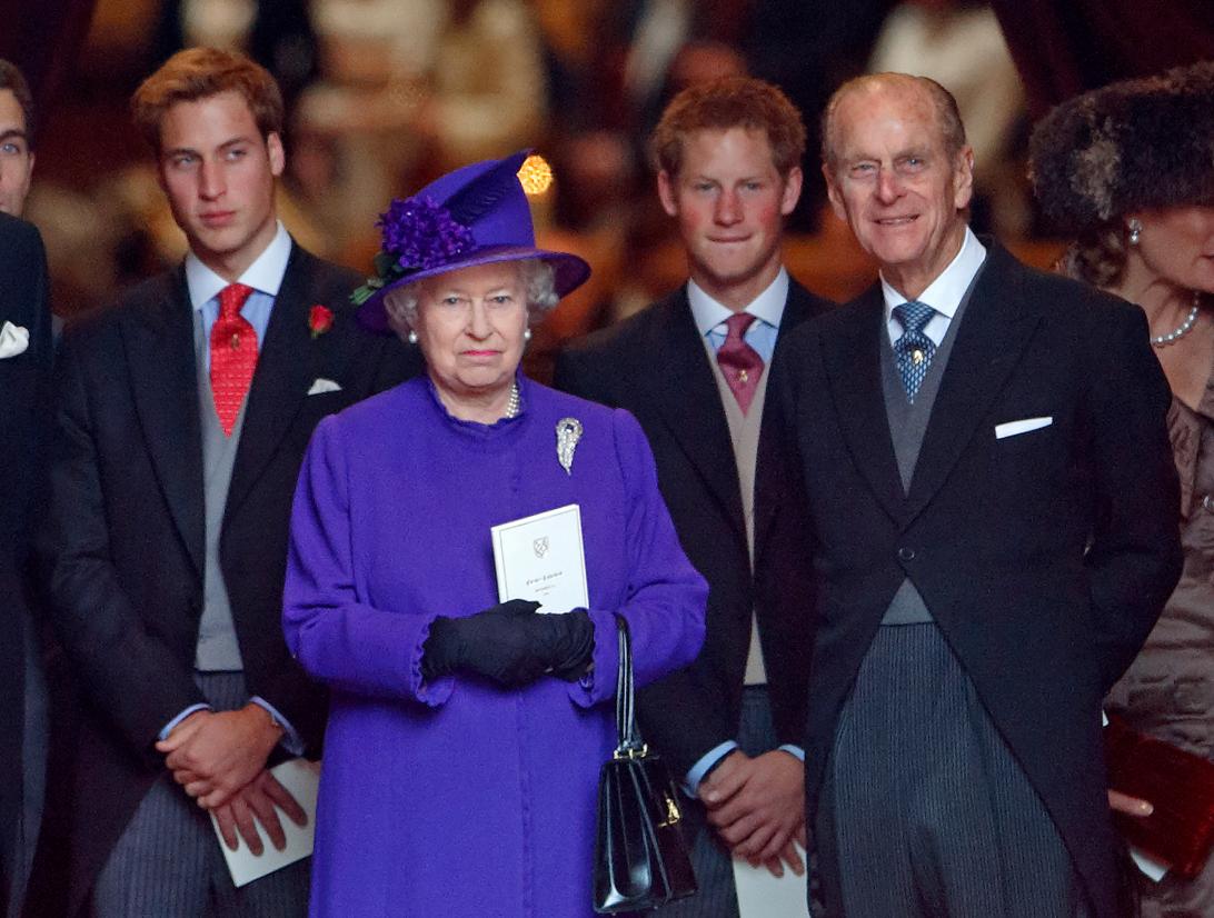 Королева Елизавета II, Принц Уильям, Принц Гарри и Принц Филипп присутствовали на свадьбе.