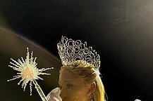 Ариана Гранде опубликовала эмоциональное открытое письмо фанатам «Злой», размышляя о своей роли Глинды после рекордной премьеры фильма