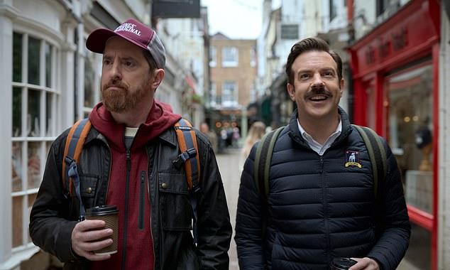 Улица Пейвд Корт в лондонском Ричмонде преобразилась, став ключевой локацией сериала Apple TV+ «Тед Лассо».