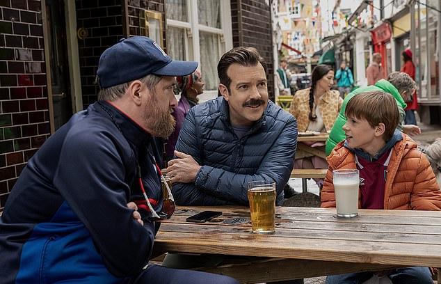 Съемки четвертого сезона «Теда Лассо» идут полным ходом на живописных улицах лондонского юго-запада, в районе Ричмонд… Но не утратило ли для местных жителей очарование от того, что один из крупнейших телесериалов последних лет снимается в их зелёном уголке?